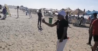 رقصة السمسمية من شاطئ بورسعيد.. حفلات سمر بحضور آلاف المصطافين.. فيديو وصور
