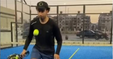 علي ربيع يكشف عن جانبه الرياضي.. 37 "تنطيطة" بكرة التنس