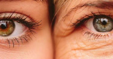 نصائح وعلاجات منزلية لتجنب ظهور التجاعيد تحت العين