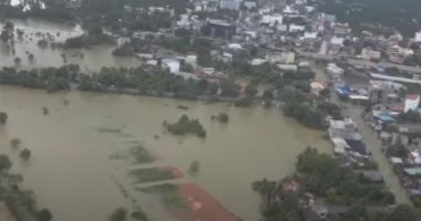 لقطات جوية لغرق الشوارع واجتياح الفيضانات مدن سريلانكا.. فيديو