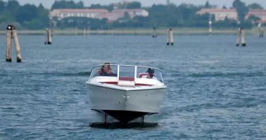 يعنى إيه قارب بدون انبعاثات يمكنه التحليق فوق الماء بالطاقة الكهربائية؟