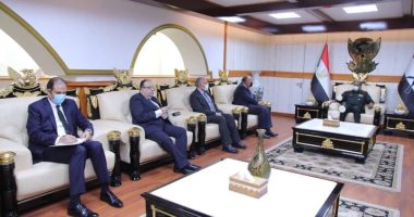 وزيرا الخارجية والرى يبحثان تطورات ملف سد النهضة مع رئيس مجلس السيادة السودانى