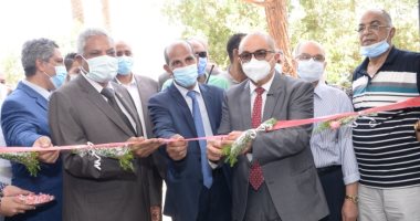 رئيس جامعة أسيوط يفتتح وحدة تجهيز واستخلاص النباتات الطبية والعطرية