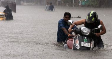  فيضانات موسمية فى الهند تهدد العاصمة مومباى
