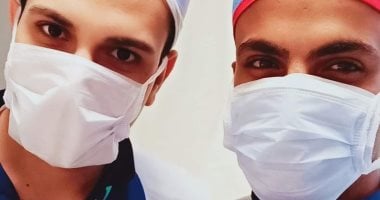 "محمود" مشرف تمريض فى مستشفى أبو رديس بجنوب سيناء يشارك صورة فى مواجهة كورونا