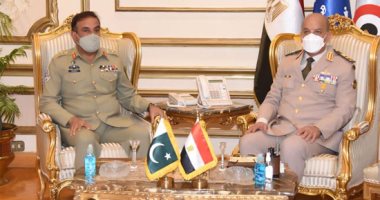 وزير الدفاع يلتقى رئيس هيئة الأركان المشتركة الباكستانية خلال زيارته لمصر ..صور