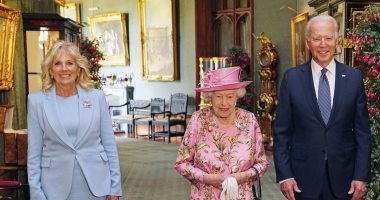 الرئيس الأمريكى جو بايدن ينشر صورته مع الملكة إليزابيث: تشرفنا بلقائها