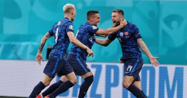 سلوفاكيا تبدأ يورو 2020 بانتصار صعب أمام بولندا