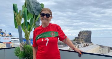 والدة رونالدو تدعم منتخب البرتغال بتيشرت يحمل رقم 7.. صورة
