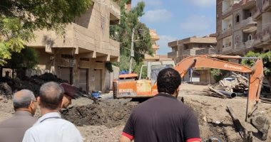 إصلاح هبوط أرضى بمدينة بيلا كفر الشيخ وأعمال نظافة وحركة تنقلات محدودة