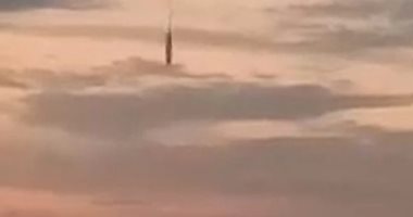 جسم غريب يطير فى سماء الولايات المتحدة يعتقد أنه مركبة فضائية.. فيديو