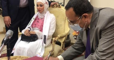 فرحة الزفاف تتجدد.. شاهد رسالة عروس شمال سيناء للرئيس السيسى بعد منحها شقة