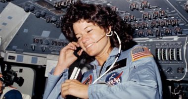 هل تعرف سالى رايد.. أول امرأة أمريكية تصل إلى الفضاء