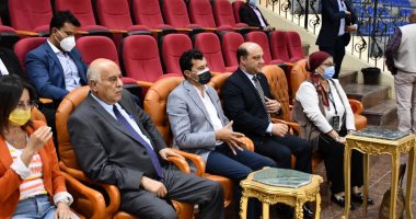 وزير الرياضة ونظيره الفلسطيني يشهدان فعاليات كأس الفراعنة الدولية للجمباز
