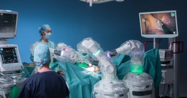 جامعة عين شمس تستعد لتطبيق الجراحة الروبوتية بمستشفياتها لأول مرة فى مصر