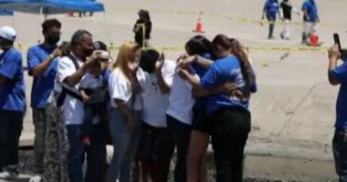 200 عائلة مهاجرة على حدود المكسيك وأمريكا تحت شعار "العناق وليس الجدران".. فيديو
