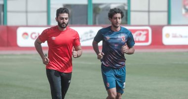 محمد هاني محور حديث موسيماني مع لاعبي الأهلي قبل مواجهة البنك