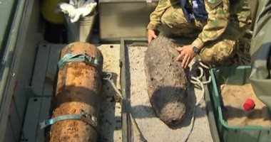سلطات المجر تعثر على قنبلة سوفياتية ضخمة في مجرى نهرى .. صور 