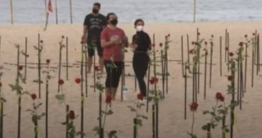 وقفة بالورود على شواطئ ريو دى جانيرو لتخليد ضحايا كورونا.. فيديو