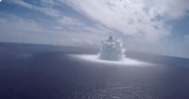 البحرية الأمريكية تفجر قنبلة بوسط المحيط تتسبب فى زلزال بفلوريدا.. فيديو