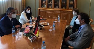 وزير السياحة يبحث مع مسئولى الصحة بألمانيا ضوابط السلامة بالمنتجعات المصرية