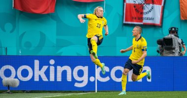 منتخب السويد يتفوق على بولندا بهدف فى شوط أول مثير بـ يورو 2020.. فيديو