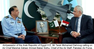 سفير مصر لدى باكستان يبحث مع قائد القوات الجوية الموضوعات ذات الاهتمام المشترك