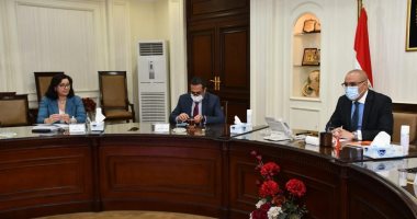 وزير الإسكان يستعرض مقترحات إدارة منطقة القاهرة الخديوية 