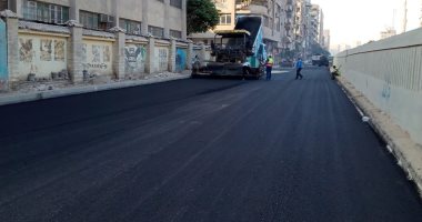 محافظة الجبزة تواصل جهودها فى تطوير شبكة الطرق برصف شارع نصر الدين بالجيزة