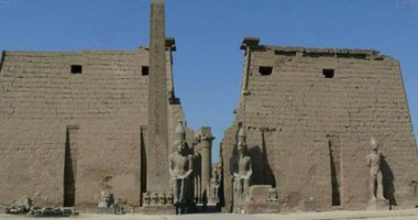 كيف عادت واجهة معبد الأقصر لعصور الفراعنة بعد نهاية ترميم تماثيل رمسيس الثانى؟