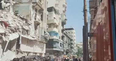 إنقاذ 4 أشخاص والبحث عن 2 آخرين فى انهيار عقار بالإسكندرية.. لايف وصور