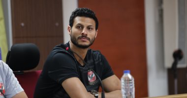 أحمد بلال يدعم الشناوي: "اللي مبيغلطش فى كرة القدم يجي يلعب معايا تنس"