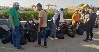 مجلس مدينة العريش ومتطوعون ينفذون حملة تنظيف للشاطئ