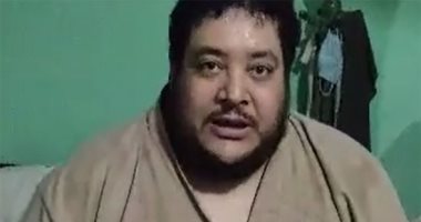 رضا إبراهيم مصاب بمرض الفيل.. ويستغيث بالمسئولين لعلاجه بالغربية "فيديو"