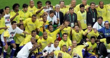 فيفا يستعيد ذكرى تتويج البرازيل بكأس القارت 2005: من أكثر العروض إثارة فى التاريخ