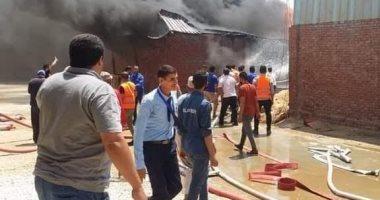 إخماد حريق داخل مصنع ولاعات فى منطقة كوم أبو راضى الصناعية ببنى سويف 