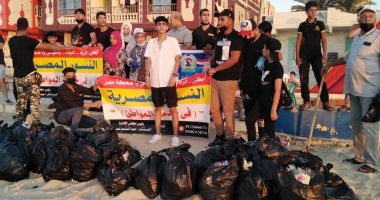 سيدات من شمال سيناء ينظمن حملة تنظيف شاطئ العريش.. صور