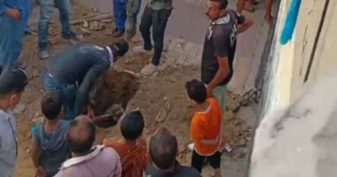 انهيار عقار من 3 طوابق بالإسكندرية.. شاهد عمليات البحث عن الضحايا