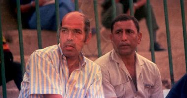 صورة نادرة لفاكهة الكرة المصرية مع شحتة أثناء قيادتهم الإسماعيلى للتتويج بدروى 1991