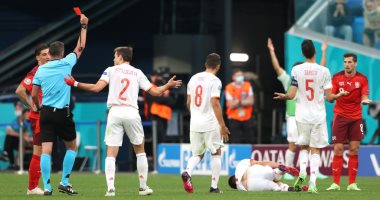 يورو 2020.. سويسرا تكمل لقاء إسبانيا بـ10 لاعبين بعد طرد فريلير "فيديو"