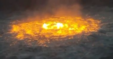 دوامة من الجحيم.. اندلاع حريق كبير فى خط نفط بحرى بخليج المكسيك "فيديو"