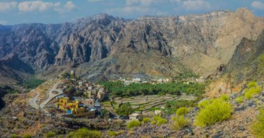 حقيقة مش خيال.. تعرف على قرية "بلد سيت" المختبأة وسط جبال سلطنة عمان.. صور