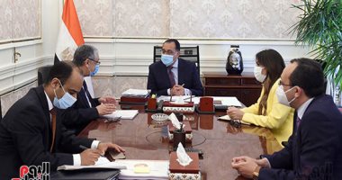 رئيس الوزراء يتابع تأمين التغذية الكهربائية لمشروعات تنمية سيناء وجنوب الوادى