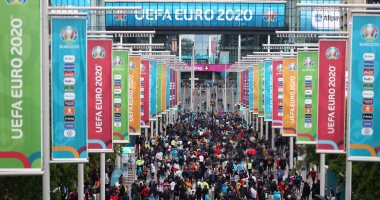 جماهير إيطاليا وإسبانيا يشعلان الأجواء قبل قمة يورو 2020.. فيديو وصور