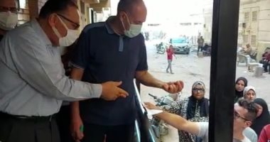 محافظ الشرقية يُفاجئ مكتب التأمينات والمعاشات بشارع فاروق بمدينة الزقازيق