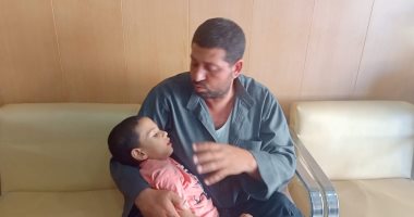 سائق يتهم طبيبا فى كفر الشيخ بالتسبب فى إصابة ابنه بضمور فى المخ 