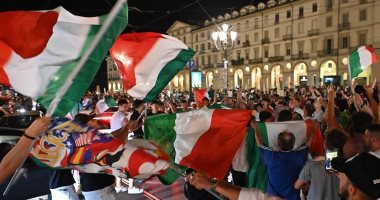 آلاف الإيطاليين يخرجون إلى الشوارع للاحتفال بصعودهم إلى نهائي اليورو .. صور