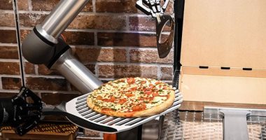 3 مهندسين سابقين بـSpaceX يبتكرون مطعمًا آليًا يصنع بيتزا كل 45 ثانية