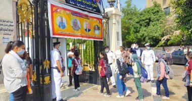 تباين ردود أفعال طلاب الثانوية العامة بمصر الجديدة على امتحان اللغة العربية