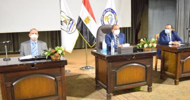 رئيس جامعة بنى سويف: هناك اهتمام كبير بإعداد القيادات الجامعية